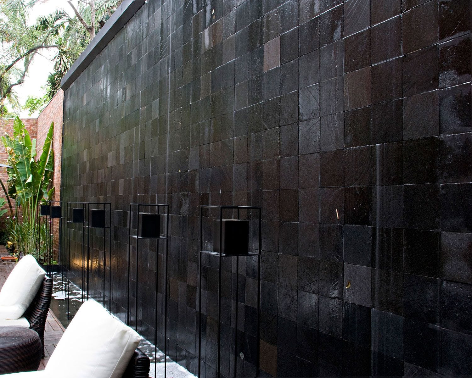 Piedra black lava 20x20x1cm (valor m2 iva incl. ) - imagen 2